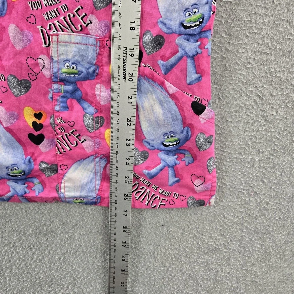 Dreamworks Trolls Scrub Top L Pink Graphic Print Troll Hearts Short Sleeve‎